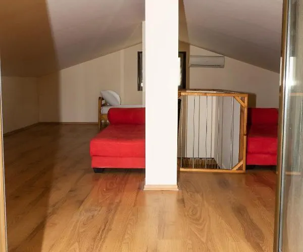 度假居 Kazaplagia 尼亚普拉加